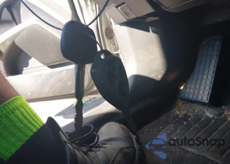 2006 Scion Tc из США, поврежденный, VIN JTKDE177X60106095